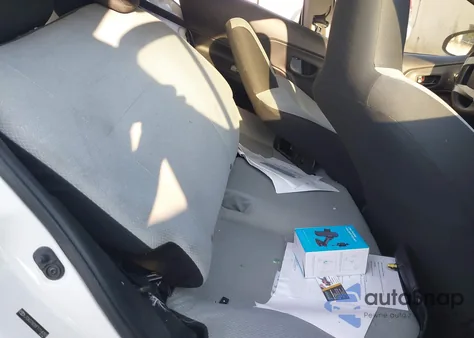 2015 Toyota Prius C One из США, поврежденный, VIN JTDKDTB38F1114093